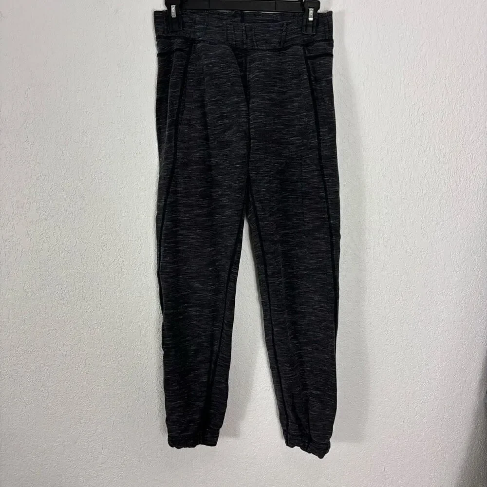 Lululemon‎ Heathered Grey Jogger Sweatpants Women’s size 4